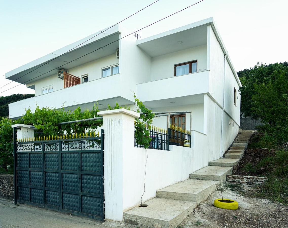Patio Rooms จีโรคาสเตอร์ ภายนอก รูปภาพ
